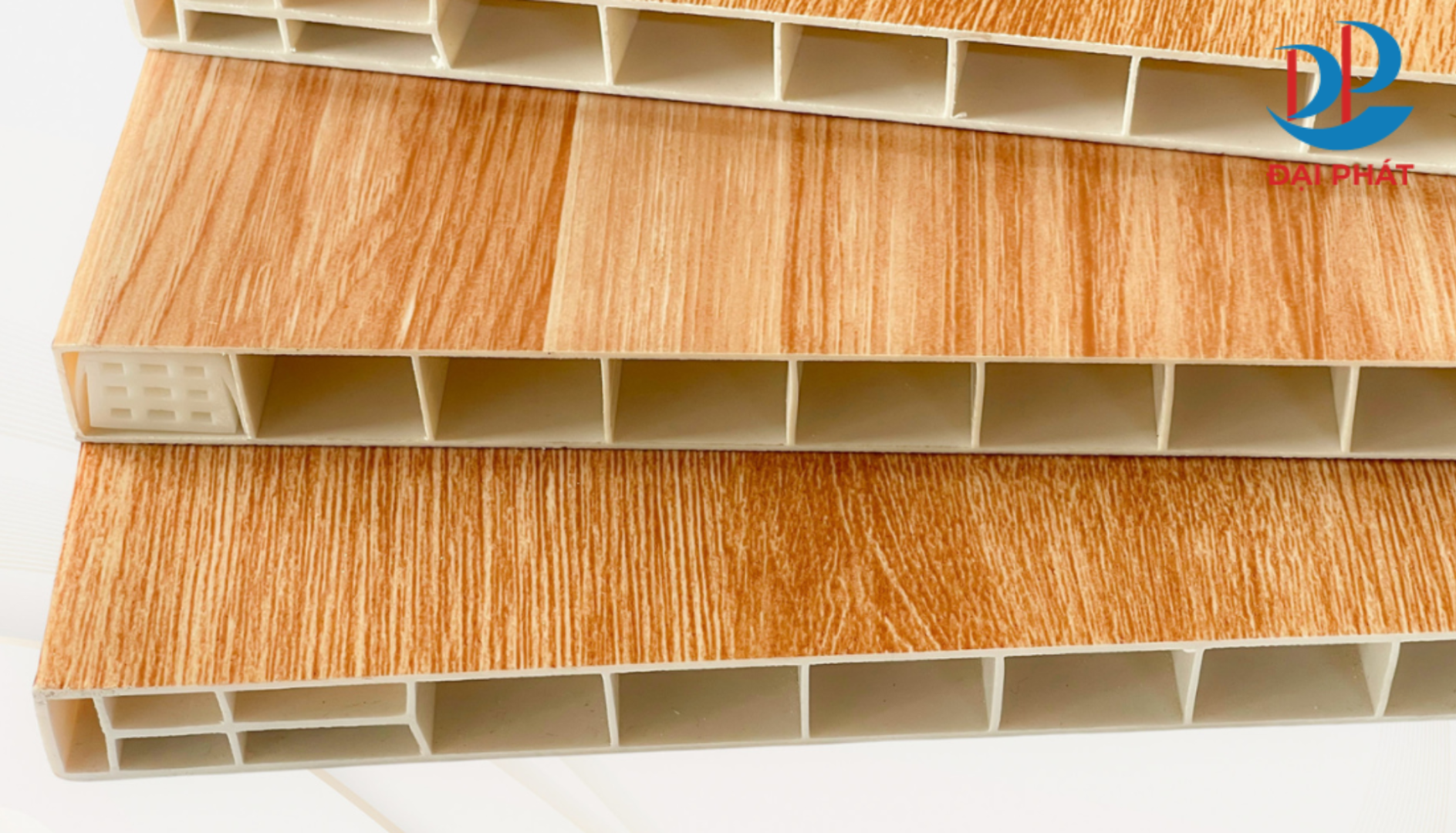 nhua-noi-that-nhe-gap-3-lan-go-tu-nhien