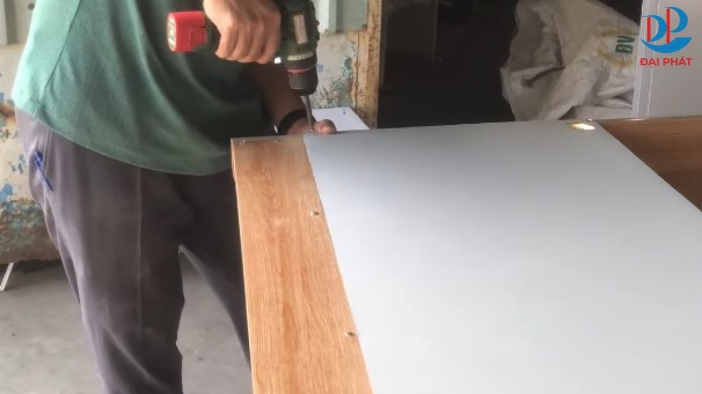 lap-tu-nhua-can-tranh-8-loi-thi-cong-sau