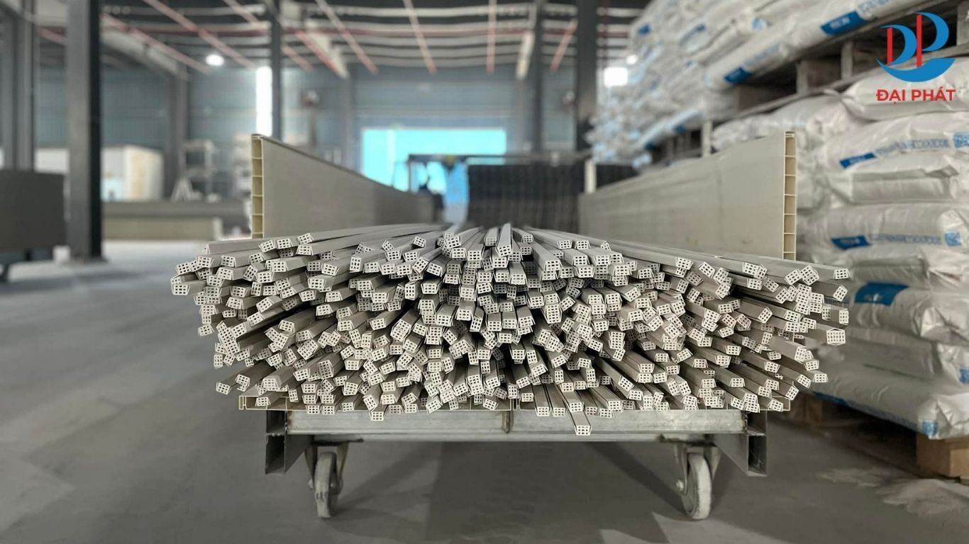 gia-co-day-tu-nhua-dung-ky-thuat