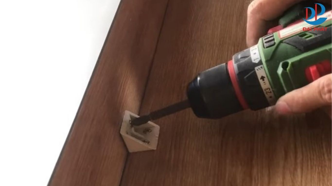 lap-tu-nhua-can-tranh-8-loi-thi-cong-sau