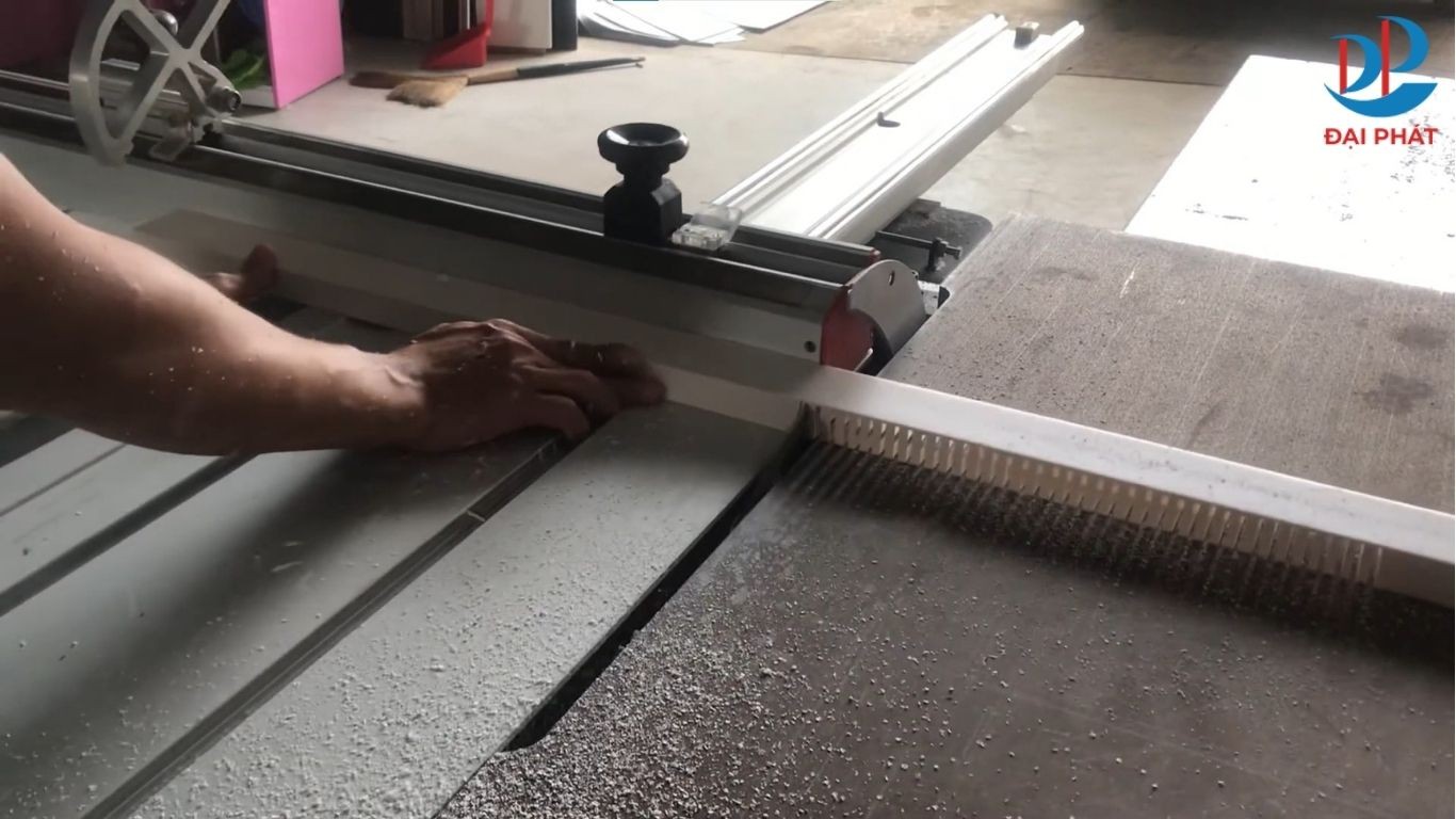 mo-xuong-nhua-noi-that-can-chuan-bi-gi