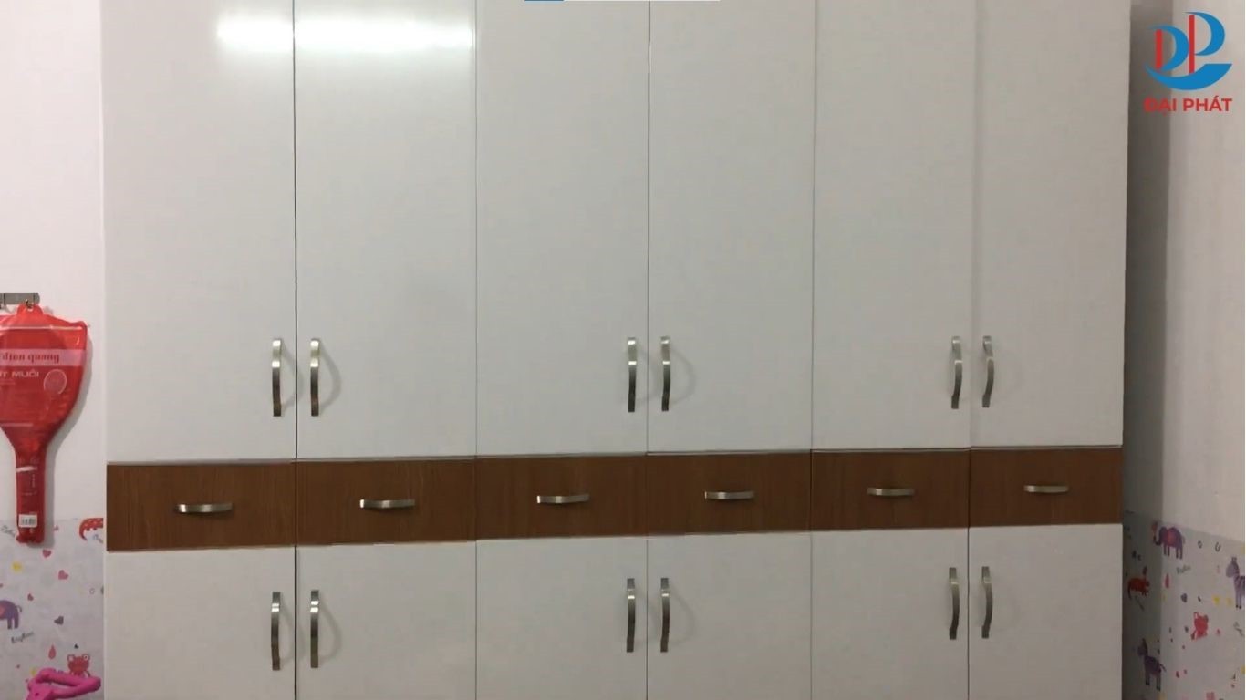 cach-bo-tri-vach-ngan-trong-tu-nhua-hop-ly