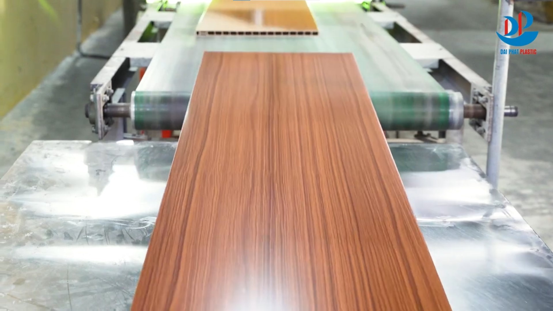 nhua-noi-that-in-mau-cong-nghe-cao