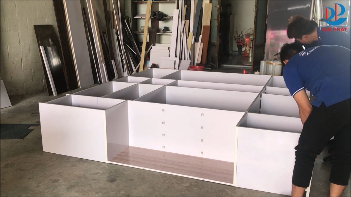 cach-bo-tri-vach-ngan-trong-tu-nhua-hop-ly