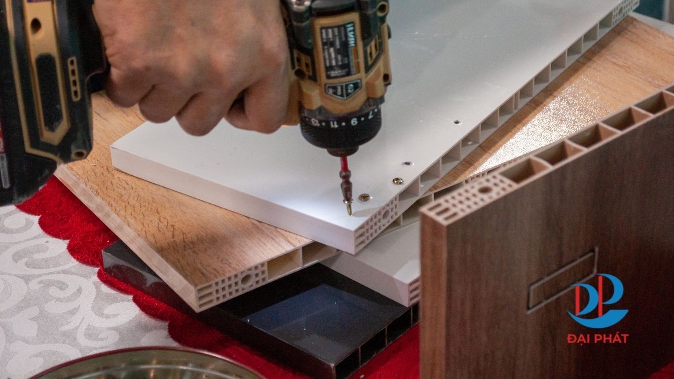 nhua-noi-that-co-he-so-gian-no-nhiet