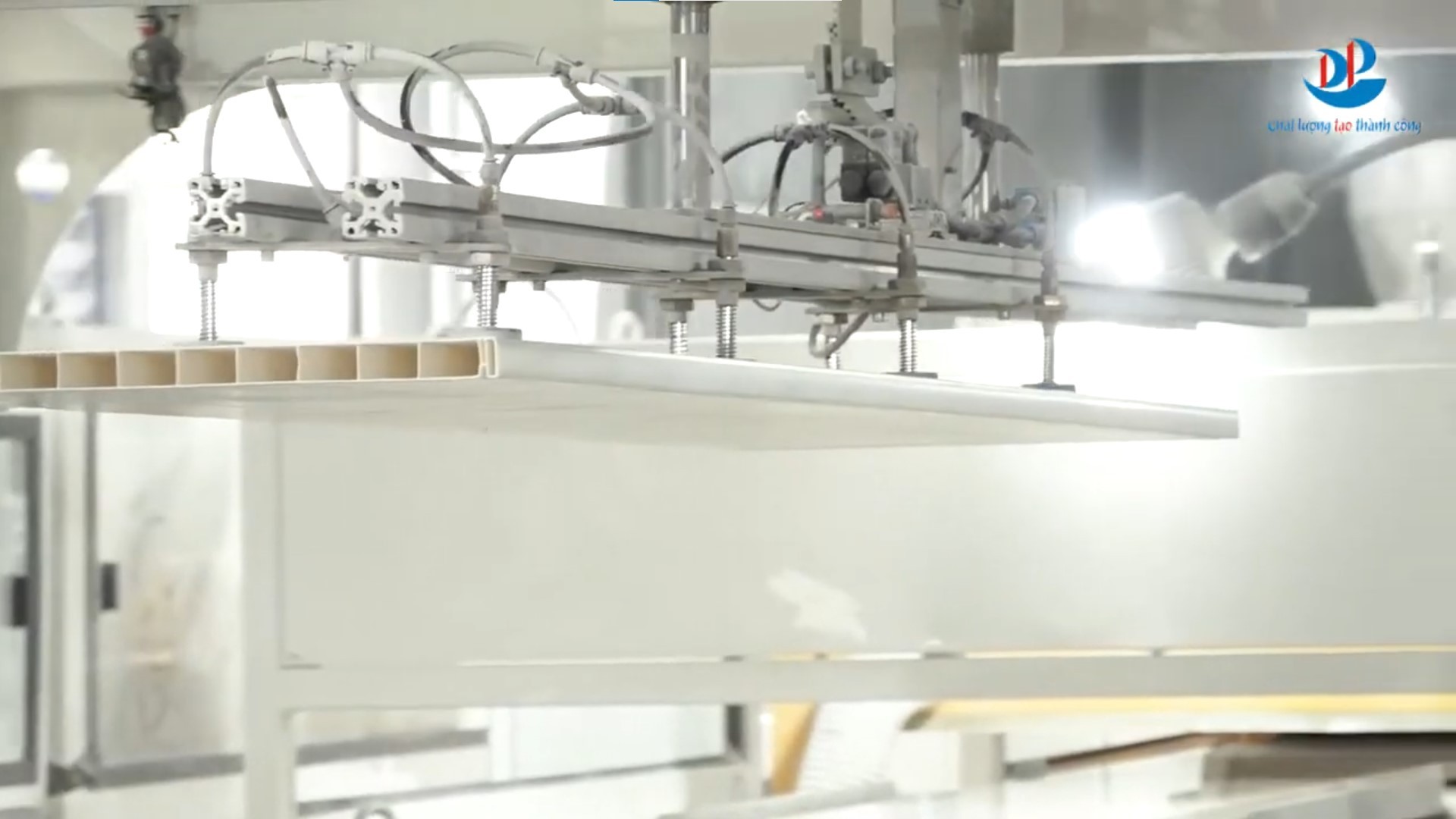 tam-nhua-noi-that-nhe-ma-van-cung-cap