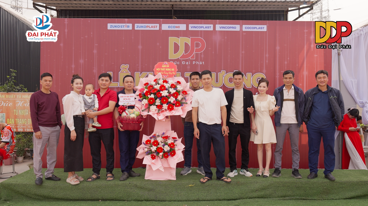 khai trương nhà phân phối nhựa nội thất