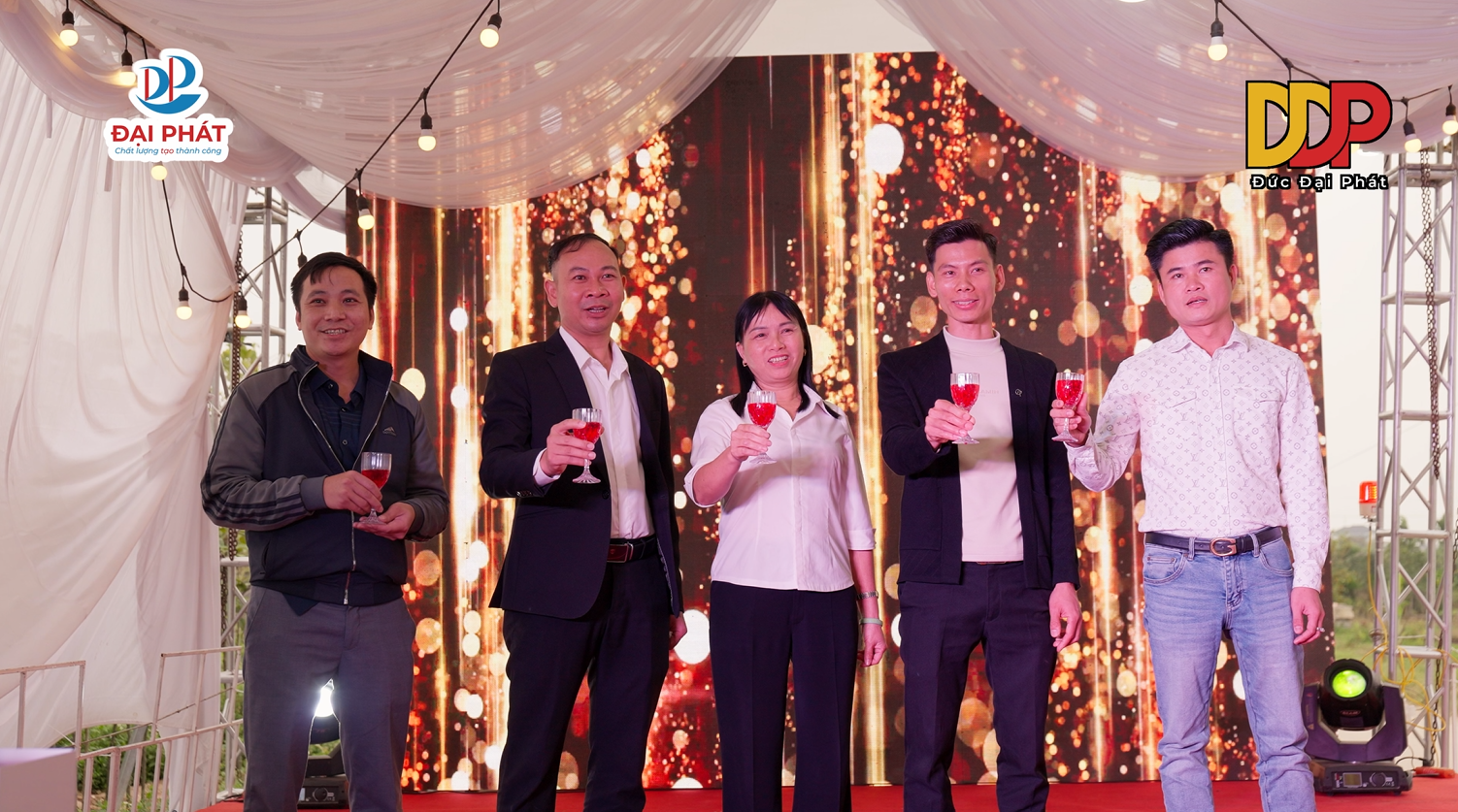 khai trương nội thất nhựa