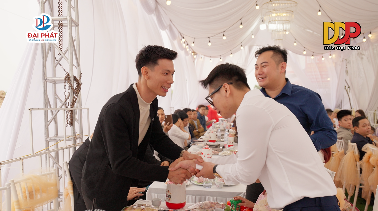 khai trương nhà phân phối nhựa nội thất