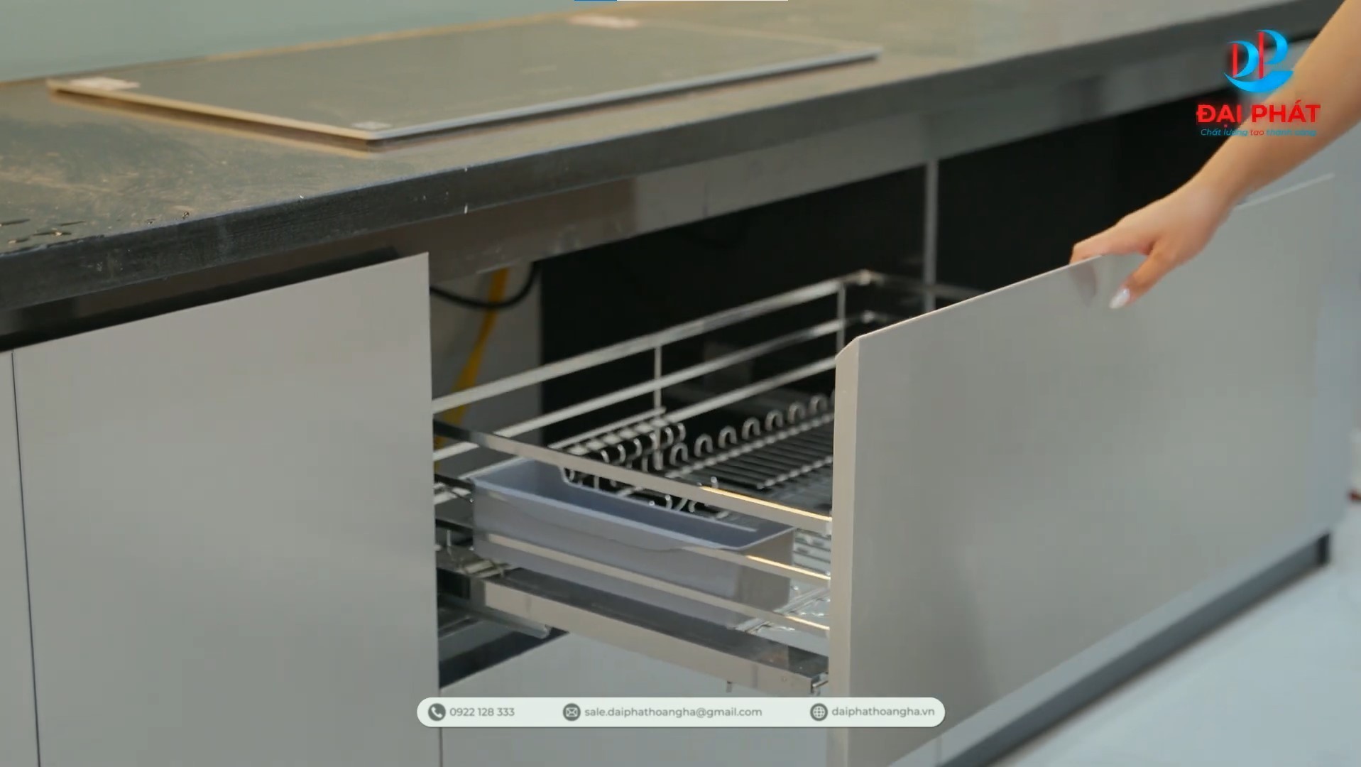 tu-bep-nhua-dung-10-nam-van-nhu-moi