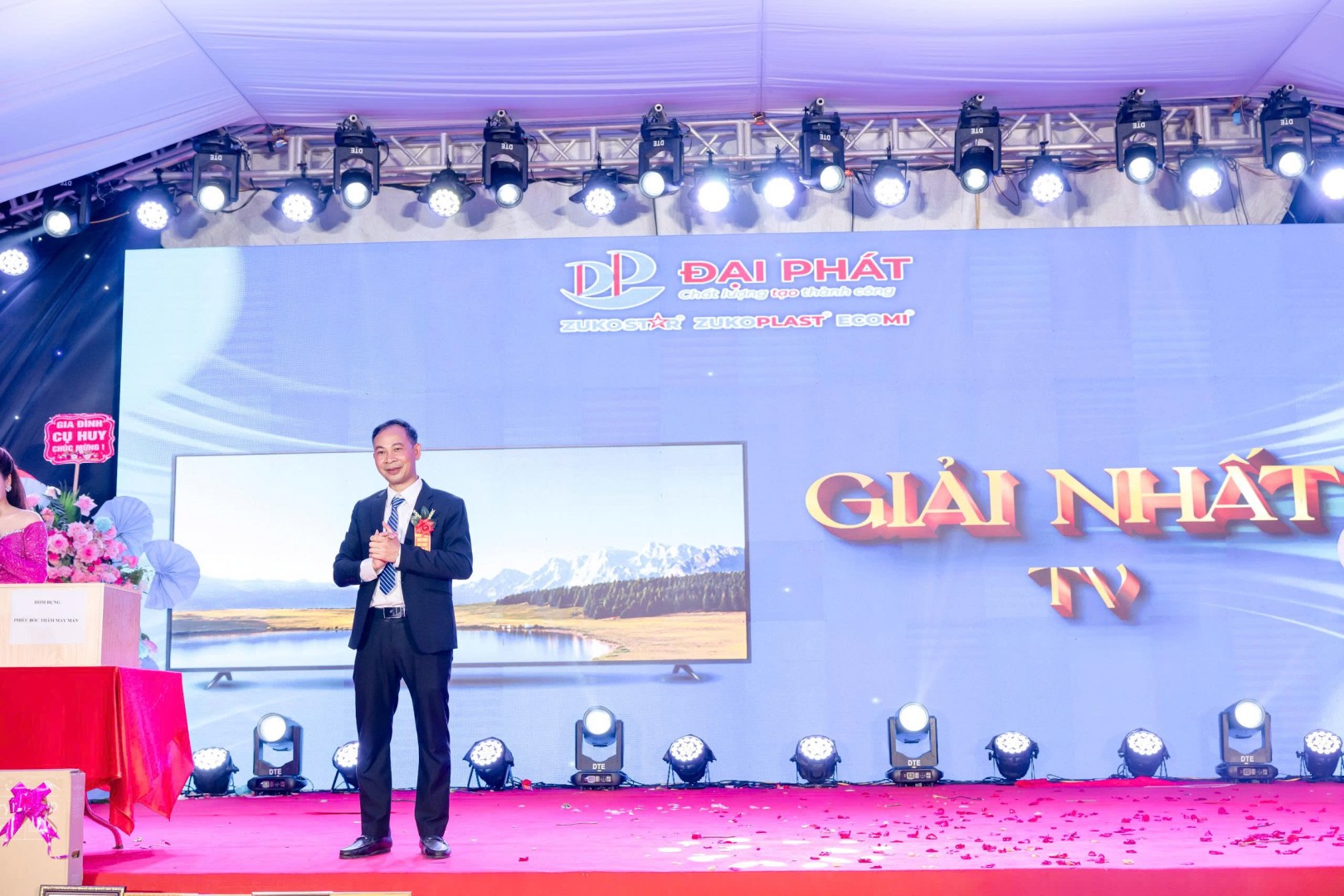 vinh danh khách hàng