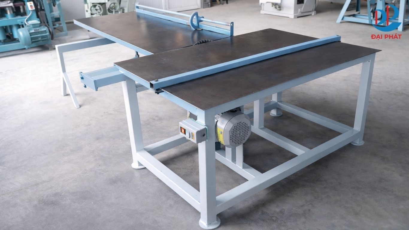 CHIA SẺ KINH NGHIỆM VỀ MÁY CƯA BÀN GIA CÔNG NHỰA NỘI THẤT