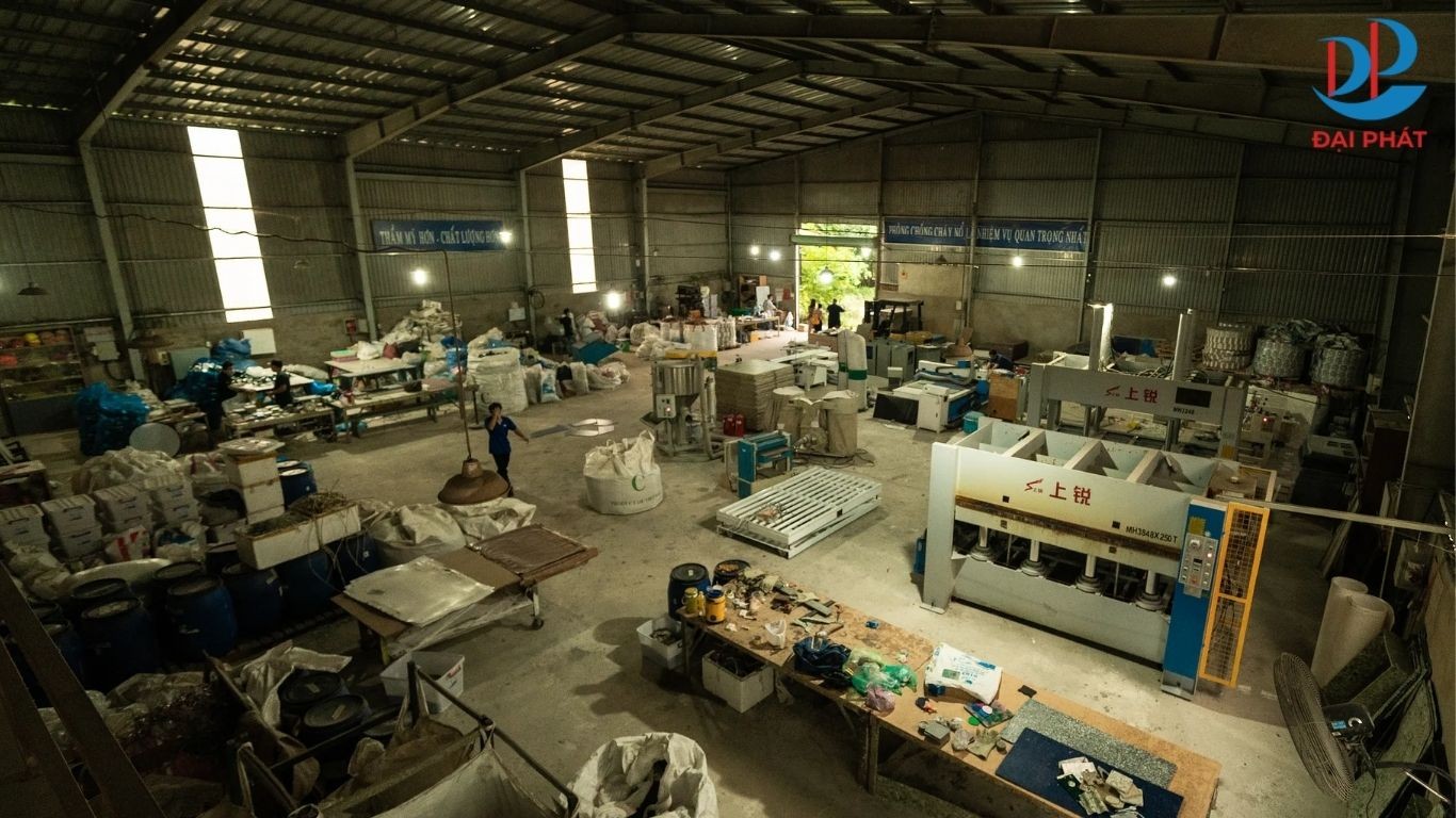 MỞ XƯỞNG NHỰA NỘI THẤT CẦN CHUẨN BỊ GÌ? KINH NGHIỆM THỰC TẾ TỪ NGƯỜI LÀM NGHỀ LÂU NĂM